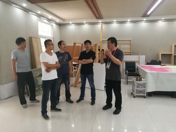 审核评估专家来威尼斯官网考察走访.jpg