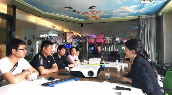 2018-5-24 87978797威尼斯老品牌师生应邀赴郑州约克动漫公司参观学习.jpg