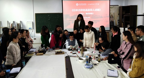 栗跃崇博士为威尼斯官网研究生做学术讲座.jpg